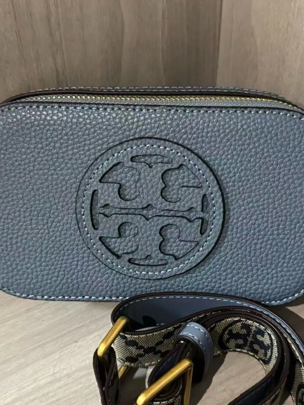 Tory Burch compact pebbled
